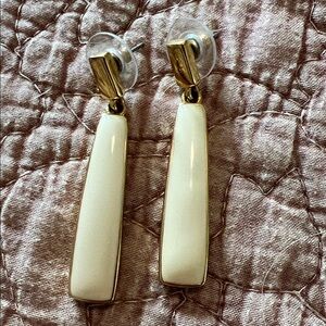 Vintage Napier Elegant Gold and Cream Drop Earrings 1 3/4” pierced